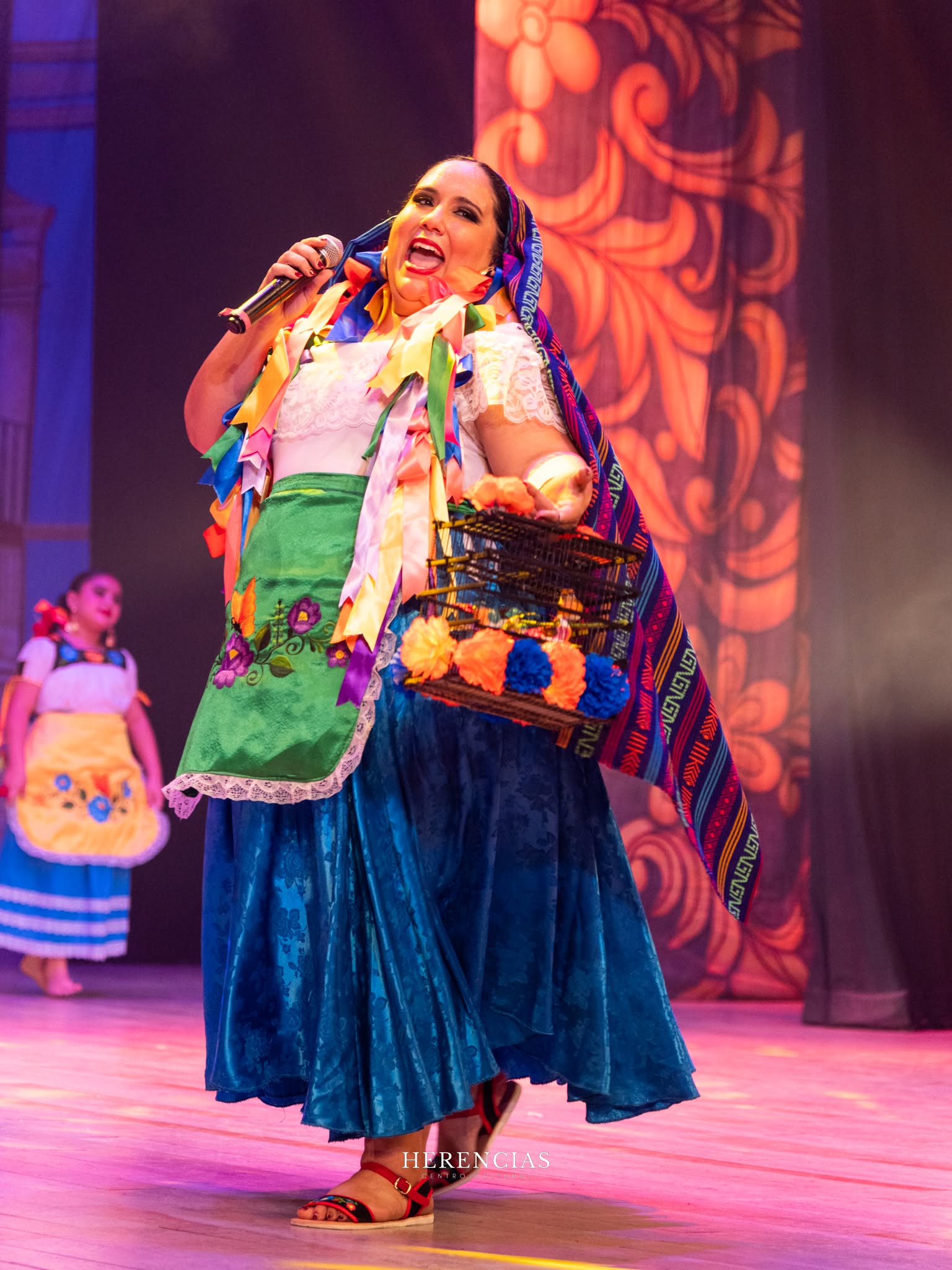 Intérprete de Sandungueras cantando en escena